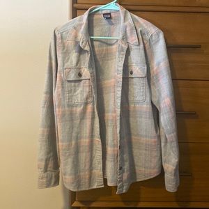Women’s Patagonia Flannel. Size Medium, in excellent condition.